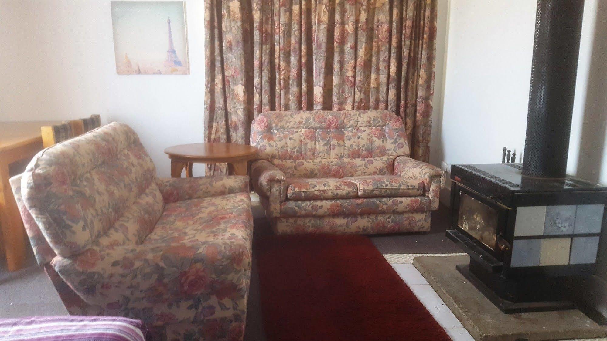 Clunes Motel Eksteriør bilde