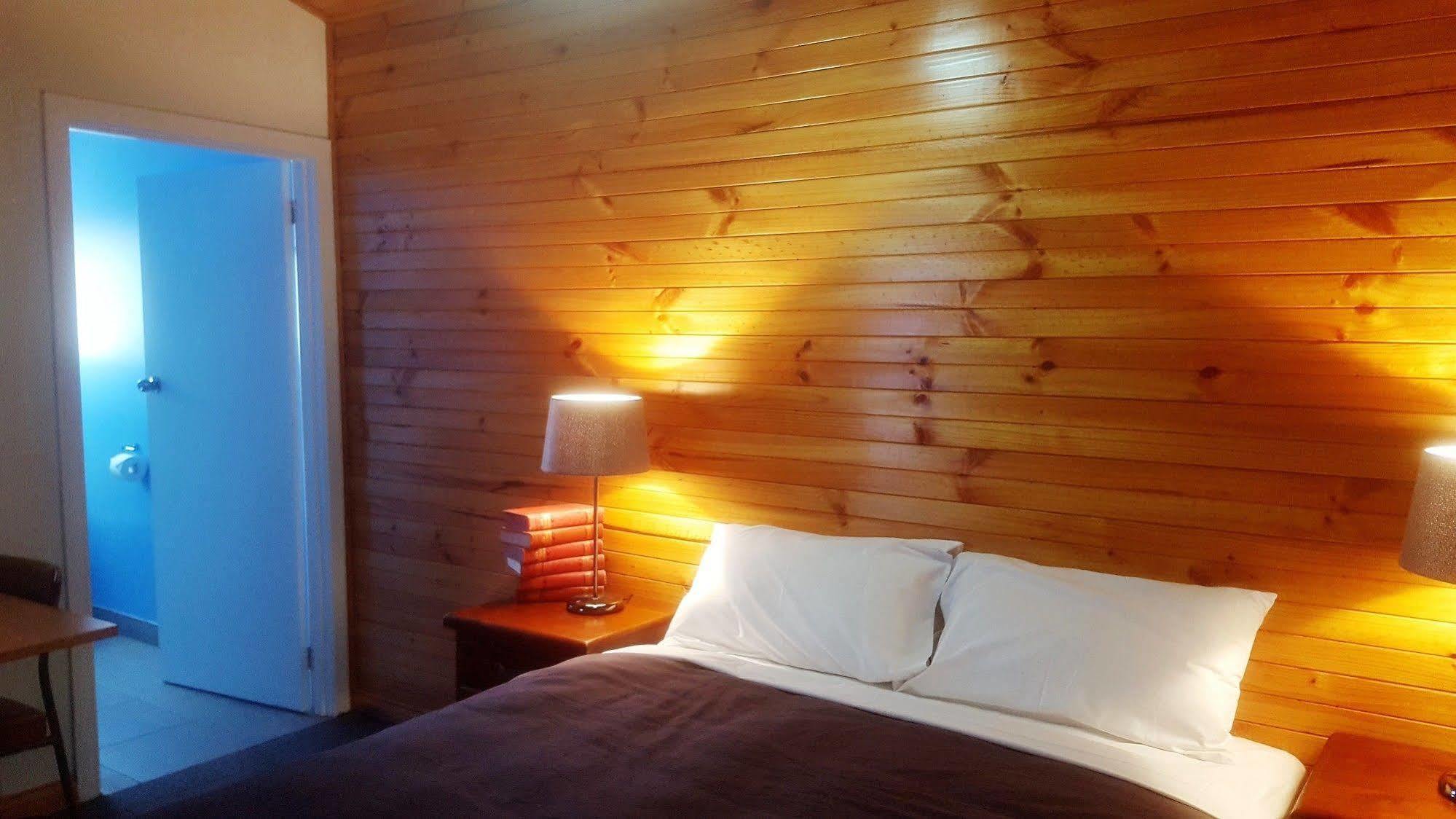Clunes Motel Eksteriør bilde