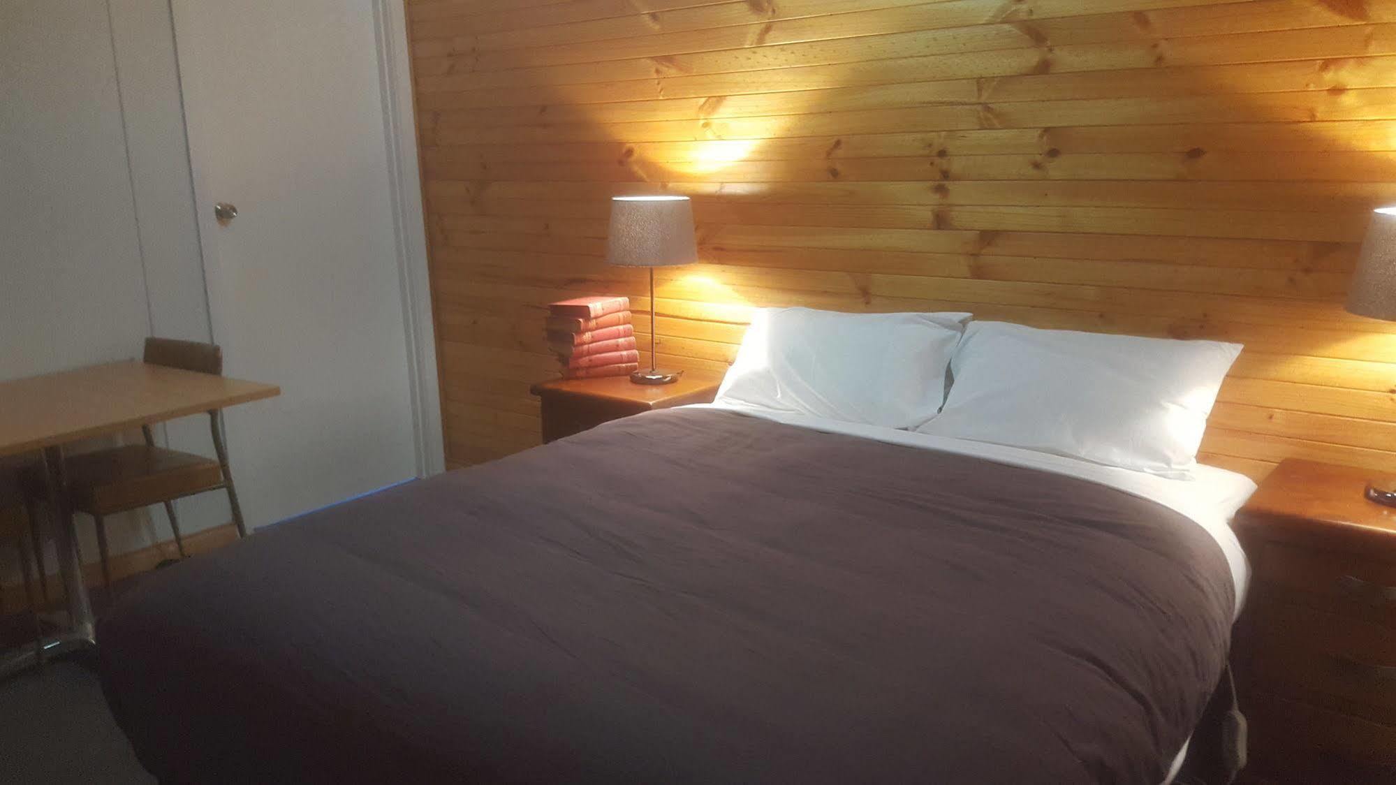 Clunes Motel Eksteriør bilde